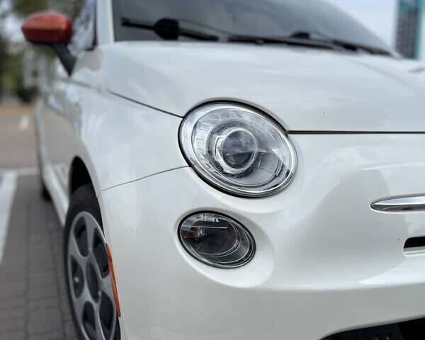 Белый Фиат 500e, объемом двигателя 0 л и пробегом 85 тыс. км за 6850 $, фото 2 на Automoto.ua