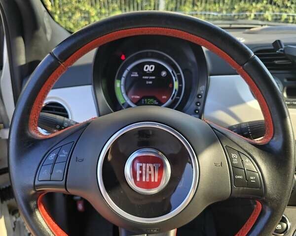Белый Фиат 500e, объемом двигателя 0 л и пробегом 87 тыс. км за 8300 $, фото 9 на Automoto.ua