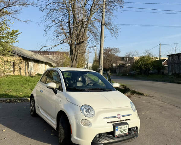Белый Фиат 500e, объемом двигателя 0 л и пробегом 135 тыс. км за 6900 $, фото 12 на Automoto.ua