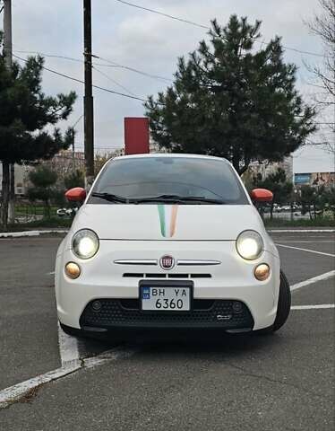 Белый Фиат 500e, объемом двигателя 0 л и пробегом 58 тыс. км за 7500 $, фото 5 на Automoto.ua