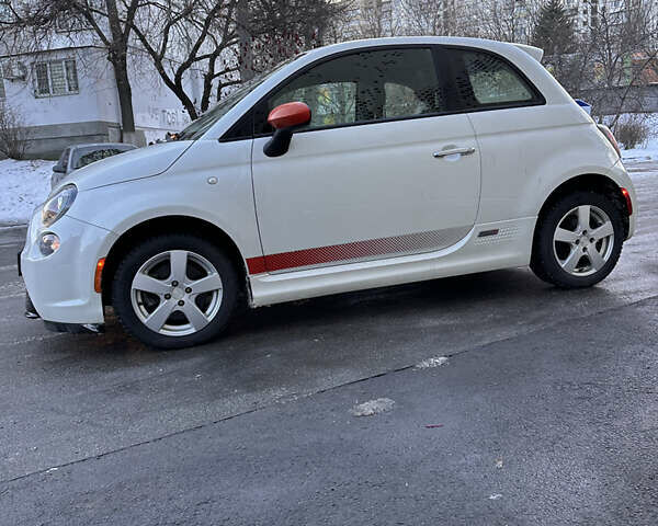 Белый Фиат 500e, объемом двигателя 0 л и пробегом 45 тыс. км за 7350 $, фото 1 на Automoto.ua