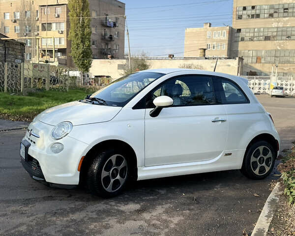 Белый Фиат 500e, объемом двигателя 0 л и пробегом 135 тыс. км за 6900 $, фото 19 на Automoto.ua