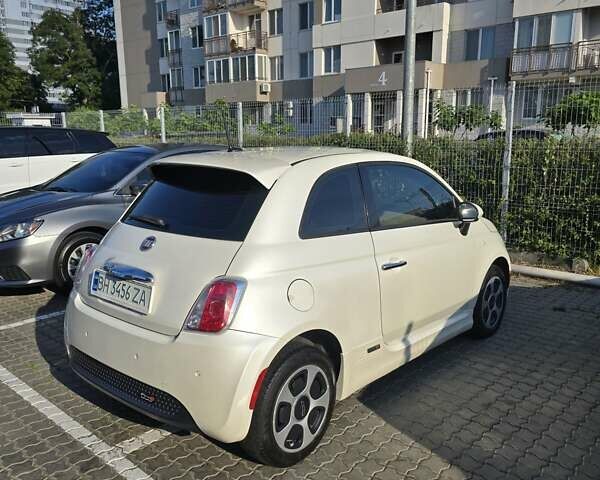 Белый Фиат 500e, объемом двигателя 0 л и пробегом 87 тыс. км за 8300 $, фото 5 на Automoto.ua
