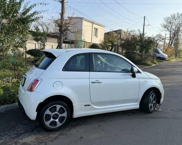 Белый Фиат 500e, объемом двигателя 0 л и пробегом 135 тыс. км за 6900 $, фото 4 на Automoto.ua