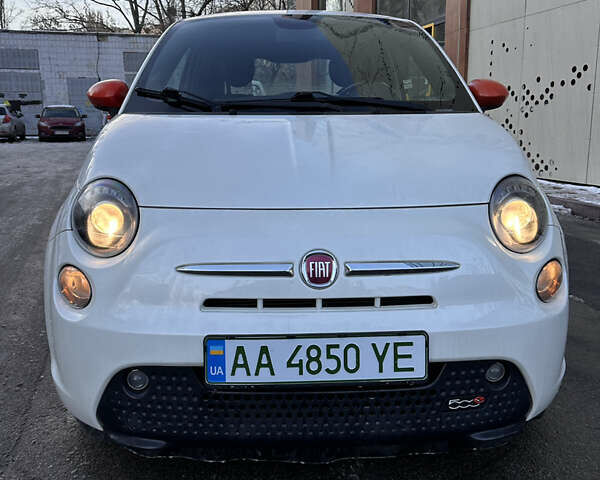 Белый Фиат 500e, объемом двигателя 0 л и пробегом 45 тыс. км за 7350 $, фото 9 на Automoto.ua