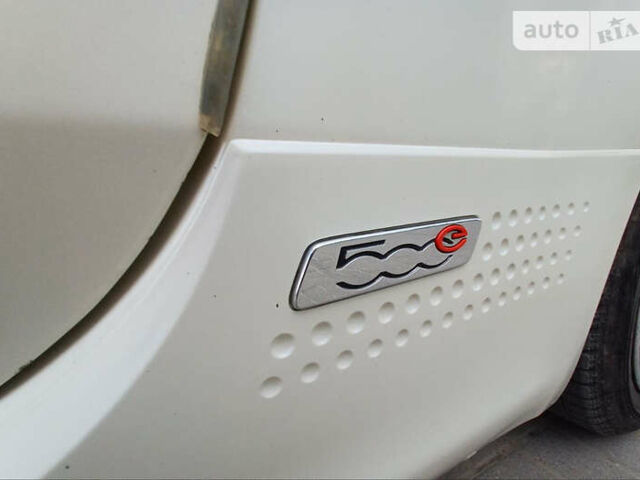 Белый Фиат 500e, объемом двигателя 0 л и пробегом 69 тыс. км за 9800 $, фото 16 на Automoto.ua