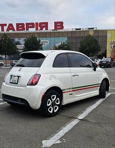 Белый Фиат 500e, объемом двигателя 0 л и пробегом 58 тыс. км за 7500 $, фото 1 на Automoto.ua