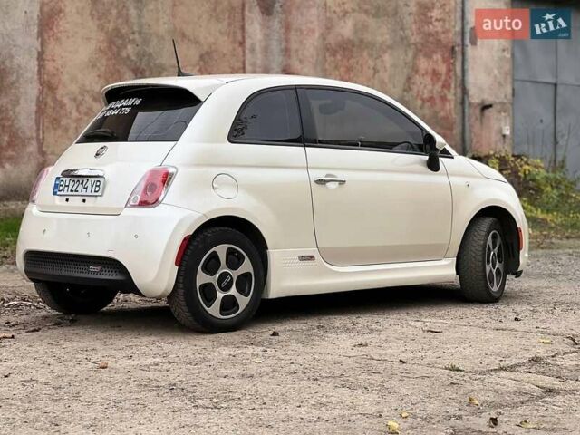 Белый Фиат 500e, объемом двигателя 0 л и пробегом 122 тыс. км за 7500 $, фото 6 на Automoto.ua