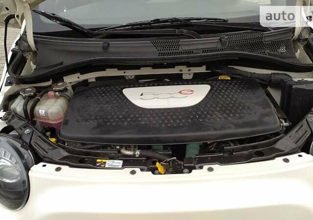 Белый Фиат 500e, объемом двигателя 0 л и пробегом 99 тыс. км за 11200 $, фото 8 на Automoto.ua