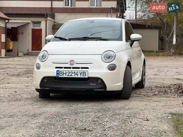 Белый Фиат 500e, объемом двигателя 0 л и пробегом 122 тыс. км за 7500 $, фото 2 на Automoto.ua