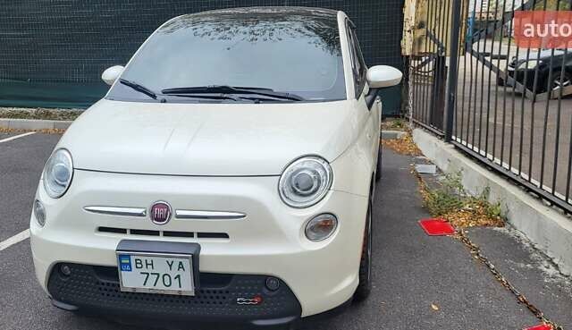 Белый Фиат 500e, объемом двигателя 0 л и пробегом 100 тыс. км за 9000 $, фото 5 на Automoto.ua