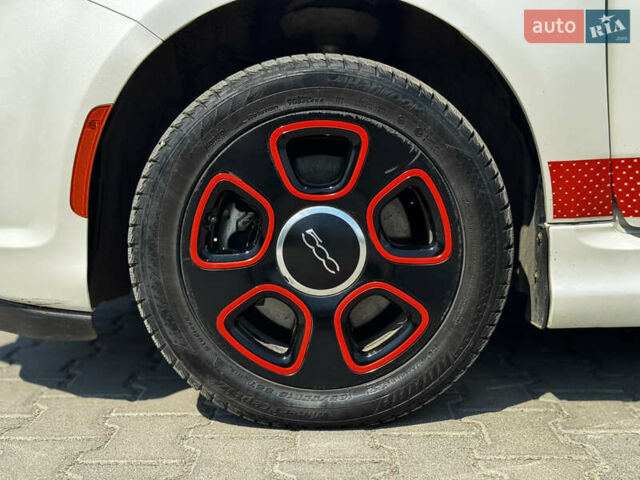 Белый Фиат 500e, объемом двигателя 0 л и пробегом 58 тыс. км за 8400 $, фото 15 на Automoto.ua
