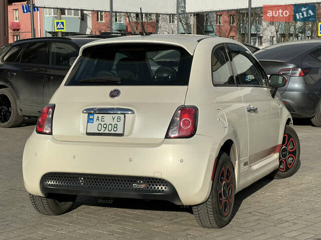 Белый Фиат 500e, объемом двигателя 0 л и пробегом 86 тыс. км за 7999 $, фото 6 на Automoto.ua