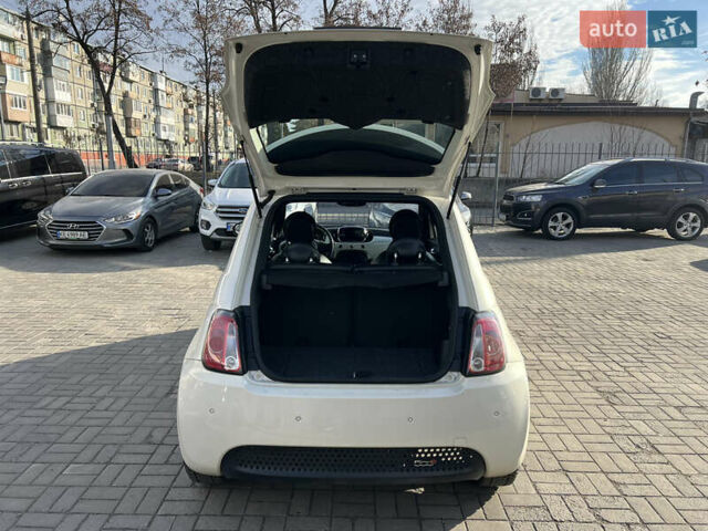 Белый Фиат 500e, объемом двигателя 0 л и пробегом 86 тыс. км за 7999 $, фото 11 на Automoto.ua