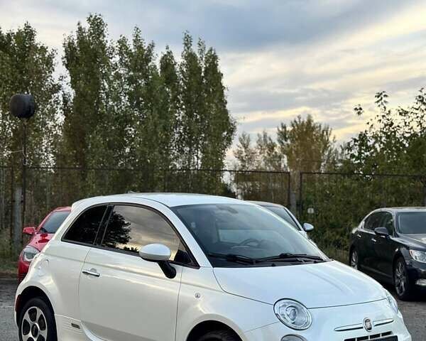 Белый Фиат 500e, объемом двигателя 0 л и пробегом 77 тыс. км за 7600 $, фото 5 на Automoto.ua