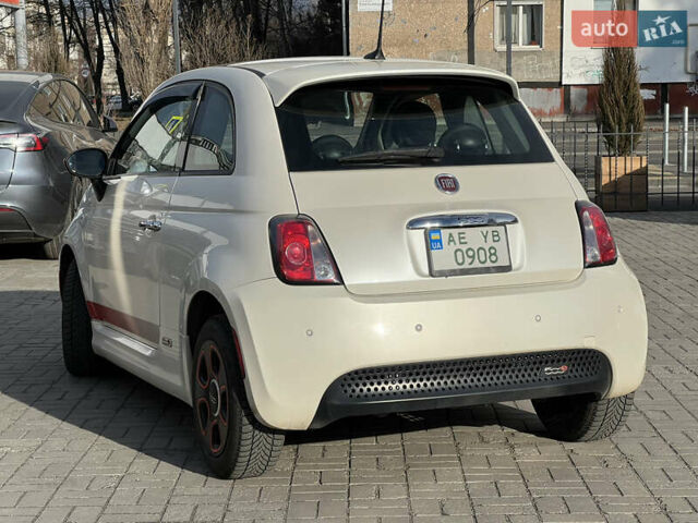 Белый Фиат 500e, объемом двигателя 0 л и пробегом 86 тыс. км за 7999 $, фото 4 на Automoto.ua