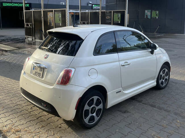 Белый Фиат 500e, объемом двигателя 0 л и пробегом 95 тыс. км за 8200 $, фото 6 на Automoto.ua