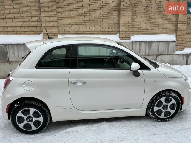 Белый Фиат 500e, объемом двигателя 0 л и пробегом 44 тыс. км за 8750 $, фото 1 на Automoto.ua