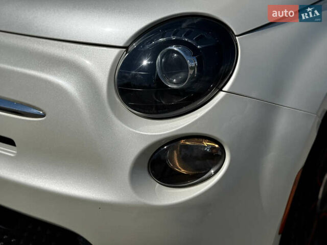 Белый Фиат 500e, объемом двигателя 0 л и пробегом 58 тыс. км за 8400 $, фото 13 на Automoto.ua