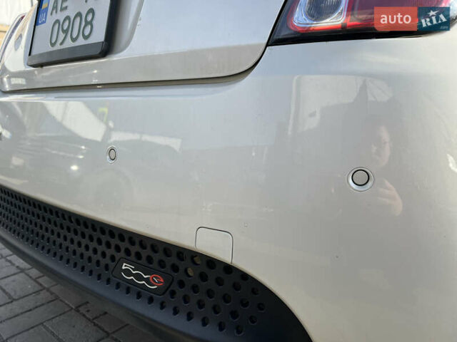 Белый Фиат 500e, объемом двигателя 0 л и пробегом 86 тыс. км за 7999 $, фото 10 на Automoto.ua