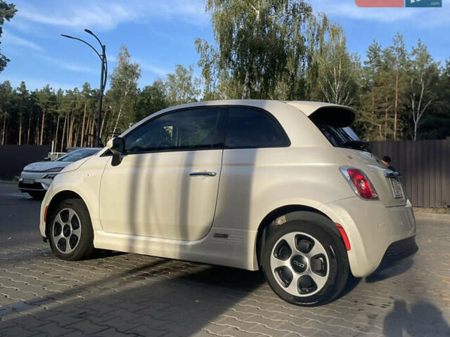 Белый Фиат 500e, объемом двигателя 0 л и пробегом 95 тыс. км за 8200 $, фото 4 на Automoto.ua
