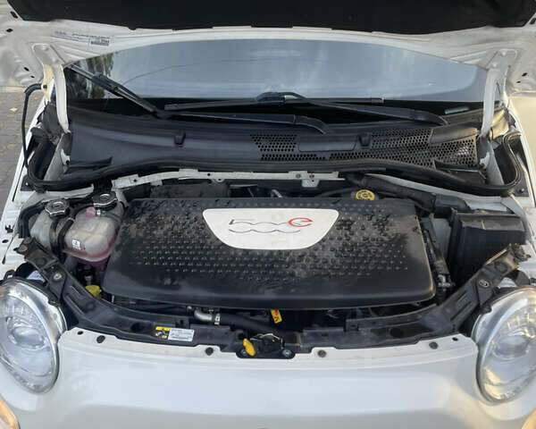 Белый Фиат 500e, объемом двигателя 0 л и пробегом 95 тыс. км за 8200 $, фото 12 на Automoto.ua