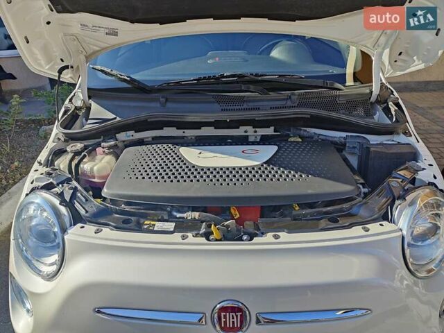 Белый Фиат 500e, объемом двигателя 0 л и пробегом 64 тыс. км за 8999 $, фото 60 на Automoto.ua