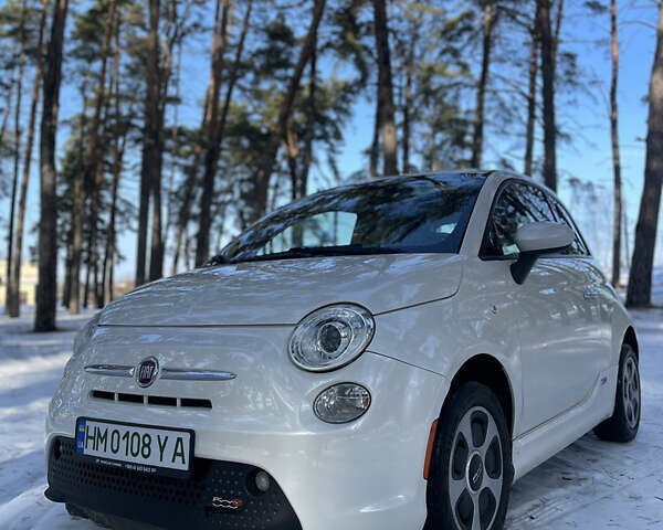 Белый Фиат 500e, объемом двигателя 0 л и пробегом 48 тыс. км за 9990 $, фото 2 на Automoto.ua