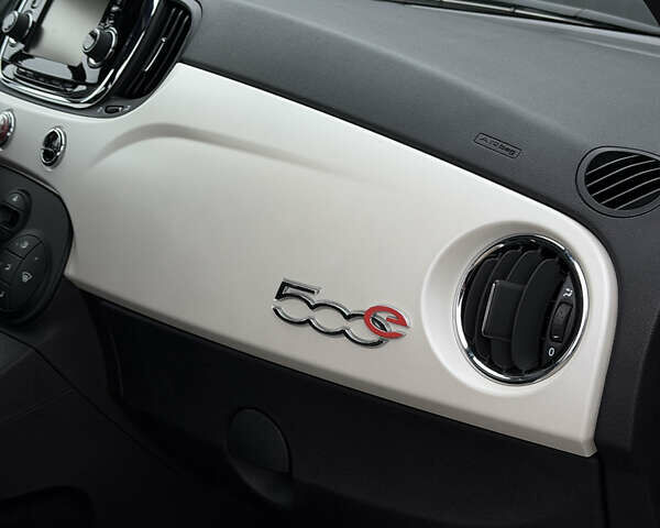 Белый Фиат 500e, объемом двигателя 0 л и пробегом 56 тыс. км за 8700 $, фото 22 на Automoto.ua