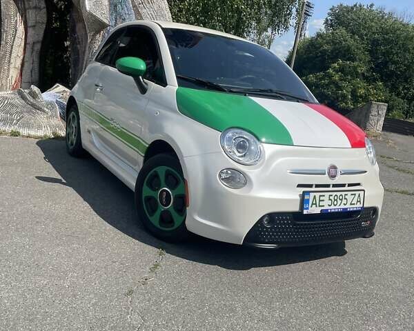 Белый Фиат 500e, объемом двигателя 0 л и пробегом 28 тыс. км за 12000 $, фото 26 на Automoto.ua