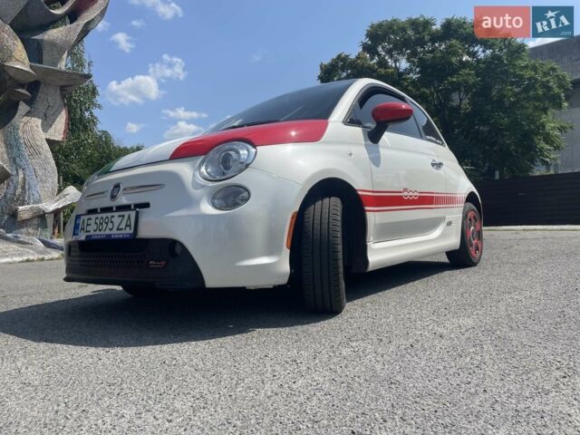 Білий Фіат 500e, об'ємом двигуна 0 л та пробігом 40 тис. км за 10000 $, фото 3 на Automoto.ua