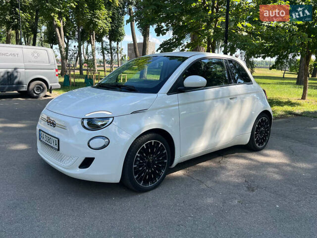 Белый Фиат 500e, объемом двигателя 0 л и пробегом 33 тыс. км за 16700 $, фото 11 на Automoto.ua