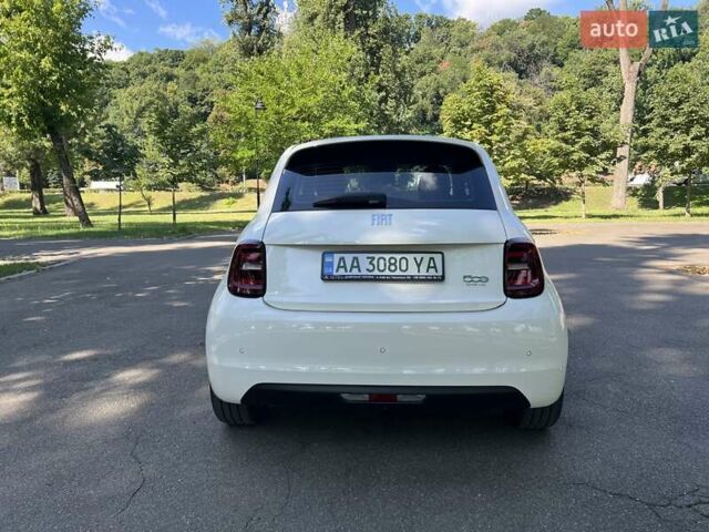Белый Фиат 500e, объемом двигателя 0 л и пробегом 33 тыс. км за 16700 $, фото 8 на Automoto.ua