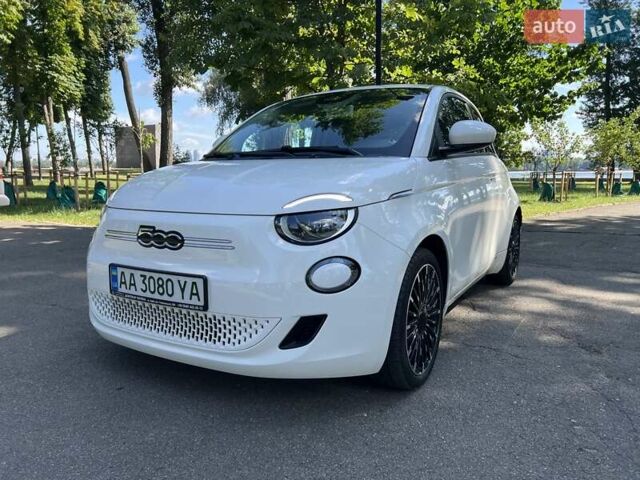 Белый Фиат 500e, объемом двигателя 0 л и пробегом 33 тыс. км за 16700 $, фото 12 на Automoto.ua
