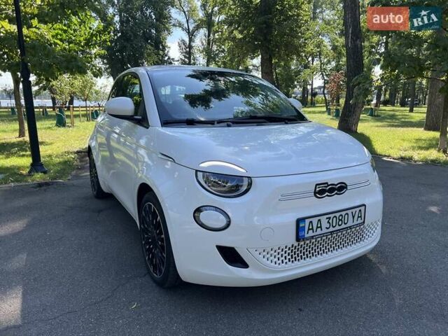 Белый Фиат 500e, объемом двигателя 0 л и пробегом 33 тыс. км за 16700 $, фото 2 на Automoto.ua