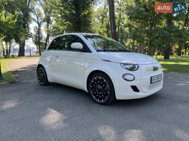 Белый Фиат 500e, объемом двигателя 0 л и пробегом 33 тыс. км за 16700 $, фото 4 на Automoto.ua