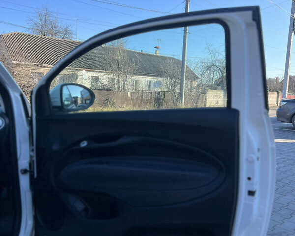 Белый Фиат 500e, объемом двигателя 0 л и пробегом 25 тыс. км за 14200 $, фото 17 на Automoto.ua