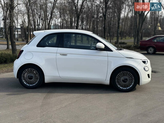 Белый Фиат 500e, объемом двигателя 0 л и пробегом 22 тыс. км за 16500 $, фото 10 на Automoto.ua