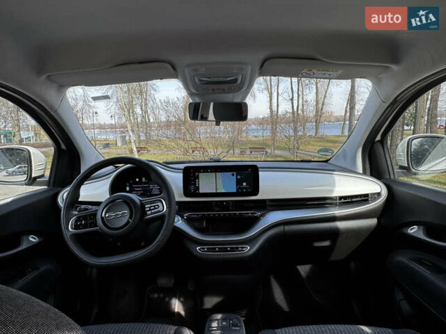 Белый Фиат 500e, объемом двигателя 0 л и пробегом 22 тыс. км за 16500 $, фото 16 на Automoto.ua