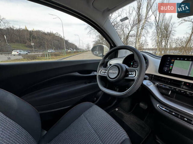 Белый Фиат 500e, объемом двигателя 0 л и пробегом 22 тыс. км за 16500 $, фото 21 на Automoto.ua