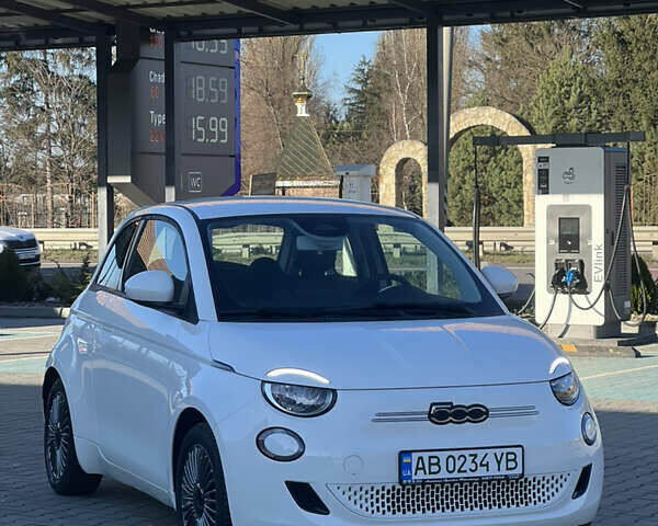 Белый Фиат 500e, объемом двигателя 0 л и пробегом 25 тыс. км за 14200 $, фото 3 на Automoto.ua