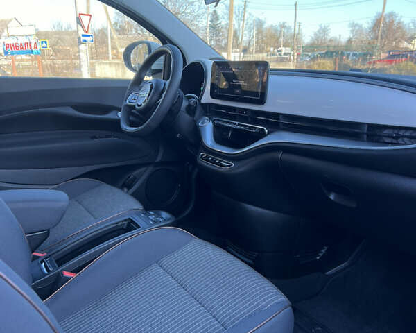 Белый Фиат 500e, объемом двигателя 0 л и пробегом 25 тыс. км за 14200 $, фото 20 на Automoto.ua