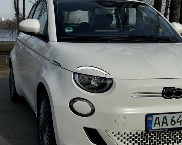 Белый Фиат 500e, объемом двигателя 0 л и пробегом 22 тыс. км за 16500 $, фото 6 на Automoto.ua