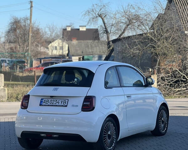 Белый Фиат 500e, объемом двигателя 0 л и пробегом 25 тыс. км за 14200 $, фото 8 на Automoto.ua