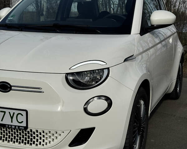 Белый Фиат 500e, объемом двигателя 0 л и пробегом 22 тыс. км за 16500 $, фото 5 на Automoto.ua