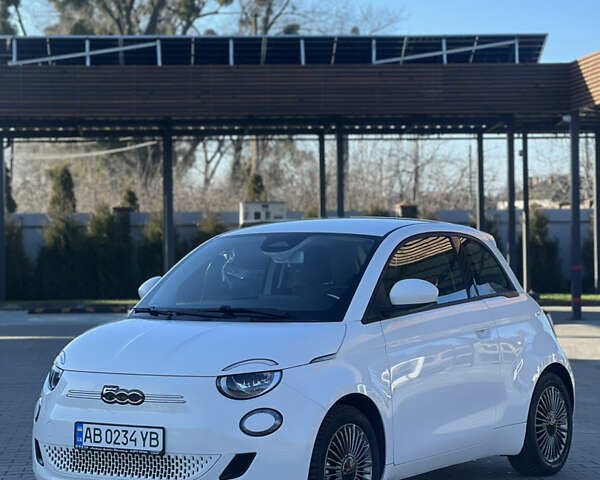 Белый Фиат 500e, объемом двигателя 0 л и пробегом 25 тыс. км за 14200 $, фото 4 на Automoto.ua