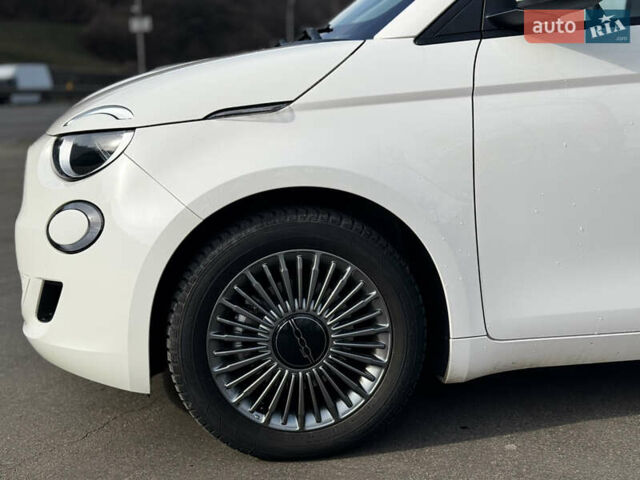 Белый Фиат 500e, объемом двигателя 0 л и пробегом 22 тыс. км за 16500 $, фото 3 на Automoto.ua