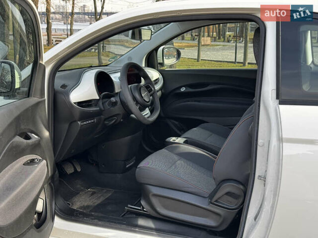 Белый Фиат 500e, объемом двигателя 0 л и пробегом 22 тыс. км за 16500 $, фото 15 на Automoto.ua