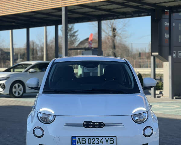 Белый Фиат 500e, объемом двигателя 0 л и пробегом 25 тыс. км за 14200 $, фото 2 на Automoto.ua