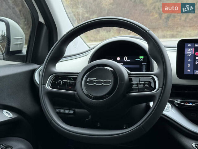 Белый Фиат 500e, объемом двигателя 0 л и пробегом 21 тыс. км за 13999 $, фото 2 на Automoto.ua